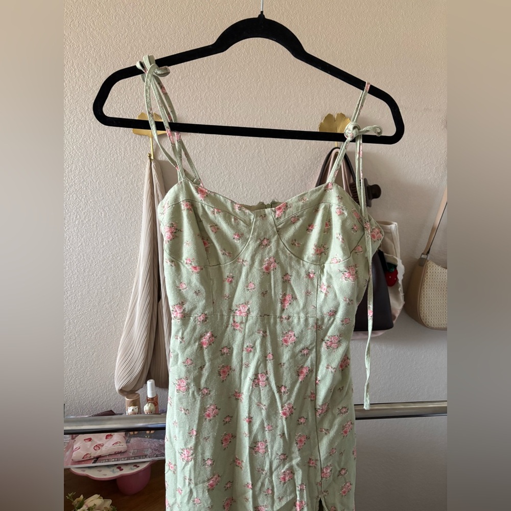 𐙚 Forever 21 Sage Green Pink Floral Midi Dress